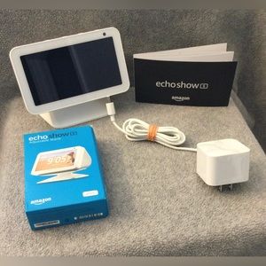 White Echoshow 5 with adjustable stand 5.5 inch screen